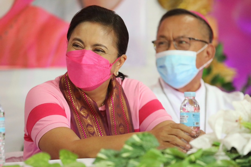 Presidential aspirant Vice President Leni and running mate, Senator Francis “Kiko” Pangilinan visit Most Rev. Jose “Bishop Joban” Bantolo, D.D., Bishop of Masbate, parish priests, other religious leaders, and parishioners at the Liceo de Masbate on Quezon Street in Masbate City on Wednesday, April 13. VP Leni Media Bureau handout