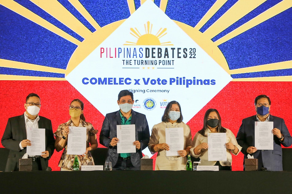 Comelec officials and Vote Pilipinas representatives grace the memorandum of agreement signing on the staging of Pilipinas Debates for the 2022 national elections at the Sofitel Philippine Plaza in Pasay City on March 7, 2022. Jonathan Cellona, ABS-CBN News/file
