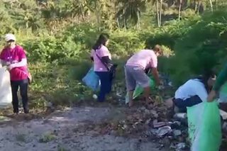 Leni supporters nag-coastal clean-up sa Batangas