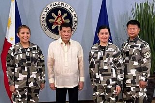 Duterte lauds 3 PSG members who passed Bar exams