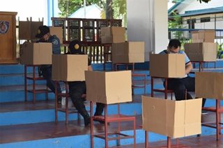 Nasa 500 pulis nakaboto na sa local absentee voting