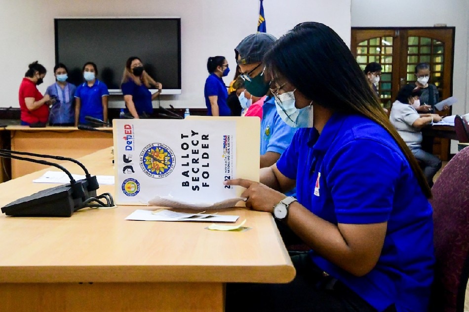 Teachers from public schools in Manila cast their vote during the local absentee voting period for uniformed personnel, government workers, and media members on duty during election day on April 28, 2022. The COMELEC approved a total of 84,357 people under said categories to vote during the period. Mark Demayo, ABS-CBN News