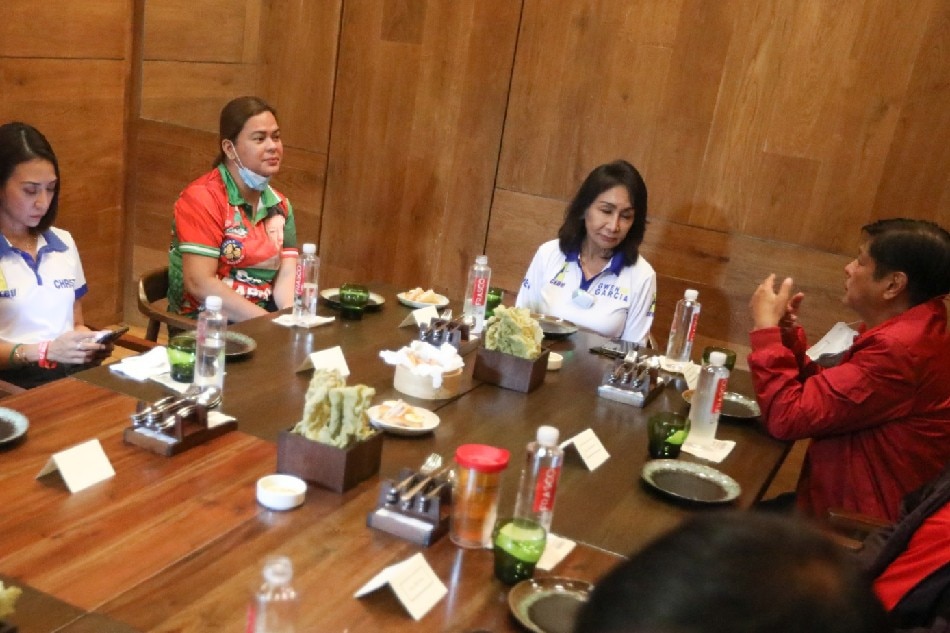 Presidential candidate Bongbong Marcos and his running mate Davao City Mayor Sara Duterte-Carpio have lunch with Cebu Governor Gwendolyn Garcia, Liloan Mayor Christina Frasco and House Majority Leader Martin G. Romualdez (not in picture) at the Pig and Palm Restaurant in Cebu City on April 12, 2022. Courtesy: Lakas-CMD media group.