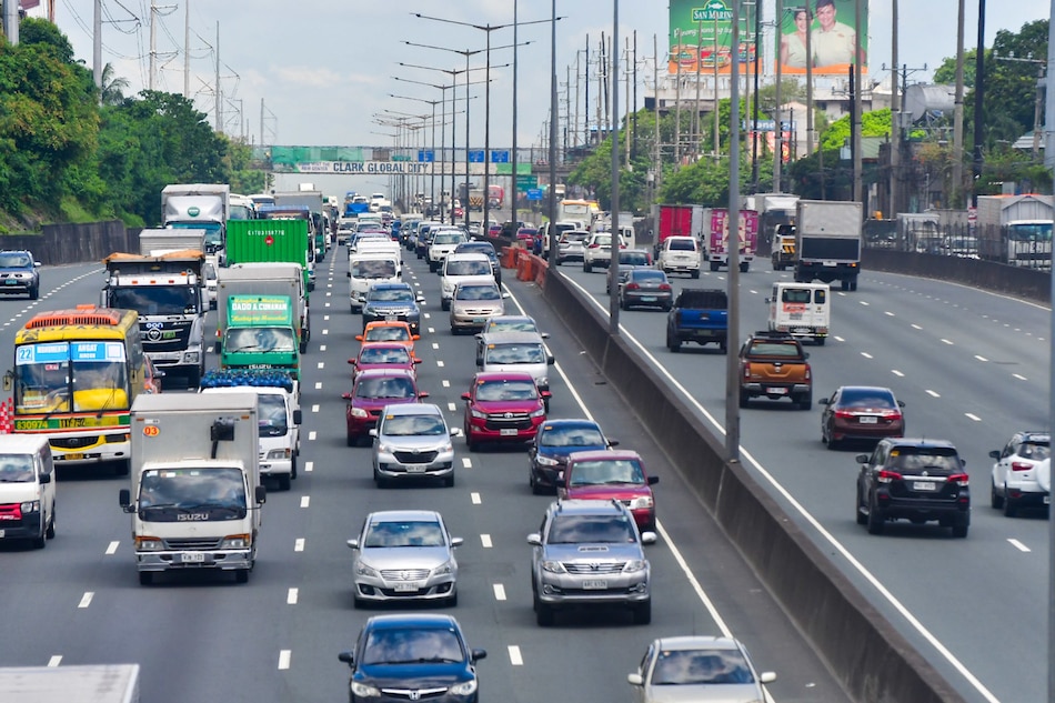 Tarffic builds up along the southbound side of the North Luzon Expressway on April 18, 2022 as people return to Metro Manila from the provinces following the Holy Week break. Mark Demayo, ABS-CBN News