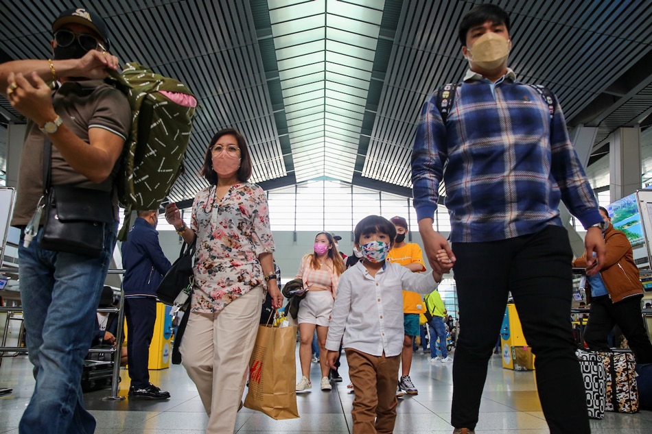 Domestic travelers prepare to board their flights at the Ninoy Aquino International Airport (NAIA) terminal 3 in Pasay City on April 7, 2022. Jonathan Cellona, ABS-CBN News/File