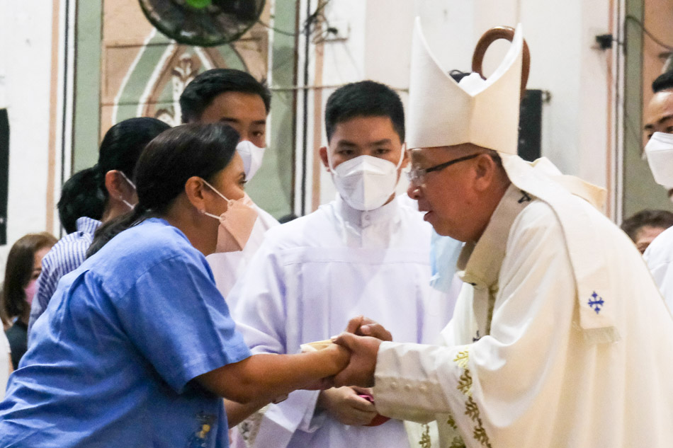 VP Leni attends Thanksgiving Mass in Naga