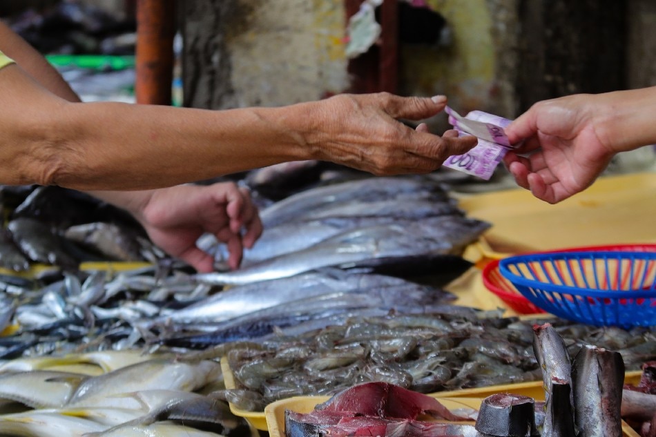 Residents buy basic goods at Hunter Market, a wet market on Kaliraya Street, near Araneta Avenue in Tatalon Quezon City on April 08, 2022, Jonathan Cellona, ABS-CBN News