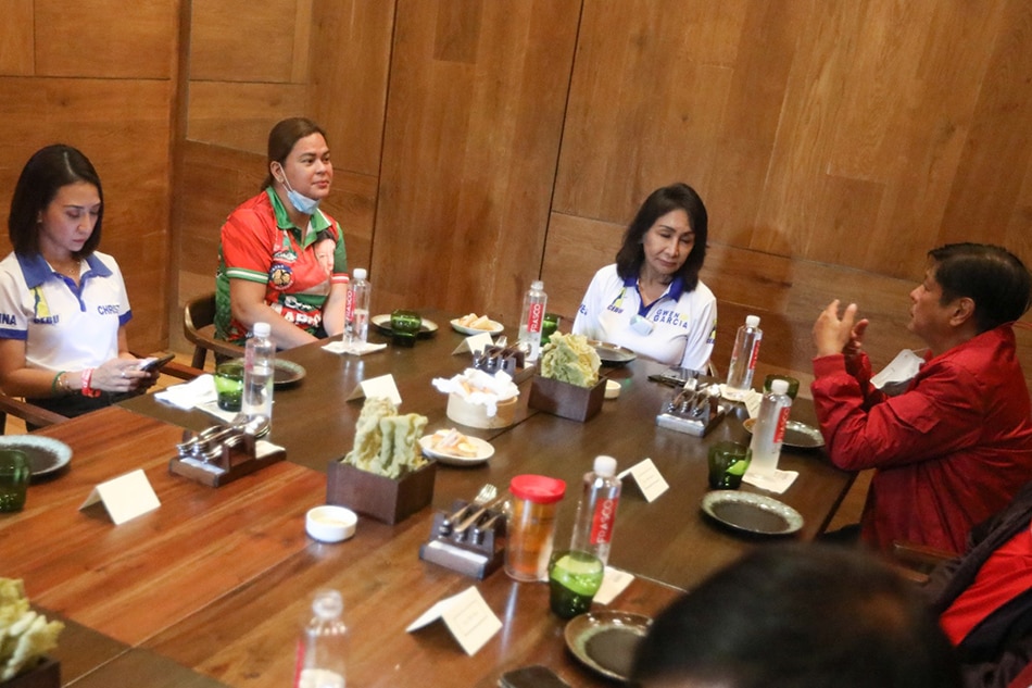Presidential candidate Bongbong Marcos and vice presidential bet Sara Duterte have lunch with Cebu Gov. Gwen Garcia and Liloan Mayor Christina Frasco in Cebu City on April 12, 2022. Handout photo/File