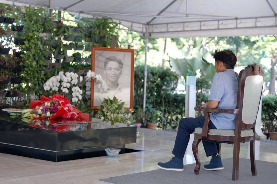 Marcos Jr. visits father's grave