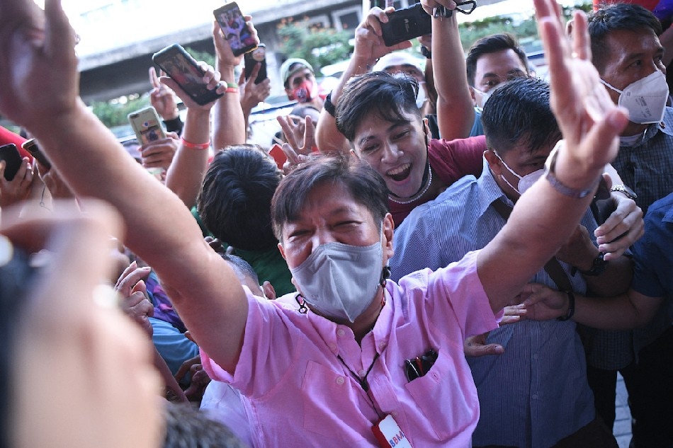  Presidential candidate Ferdinand Marcos Jr greets supporters as he arrives at the campaign headquarters in Manila on May 11, 2022. The son of the late Philippines dictator Ferdinand Marcos on May 11 claimed victory in the presidential election, vowing to be a leader 'for all Filipinos,' his spokesman said. Ted Aljibe, AFP