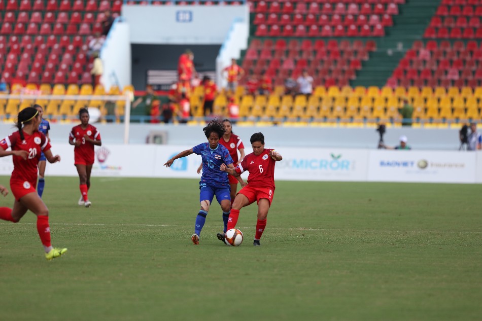 Philippine skipper Tahnai Annis (6) in action against Thailand in the first half of their semifinal match in the 31st Southeast Asian Games. PWNT/Raymond Braganza.