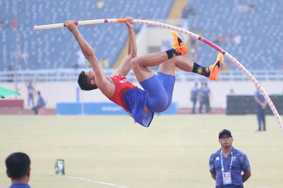 Filipino pole vaulter EJ Obiena competes in the 31st SEA Games in Hanoi, Vietnam. PSC/POC pool photo.