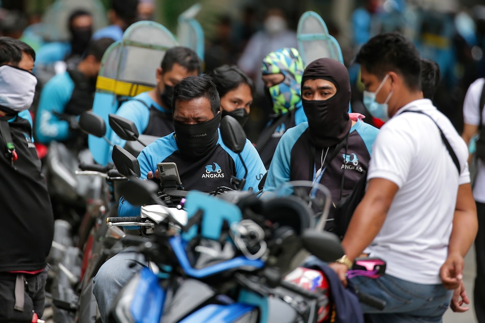 Motorcycle riders from different delivery and ride-hailing apps line up for the booster shot vaccination at the Kartilya ng Katipunan beside the Manila City Hall on January 6, 2022. George Calvelo, ABS-CBN News
