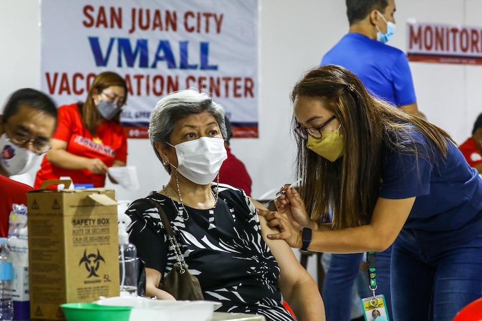 San Juan City rolls out its second booster shots against COVID-19 for senior citizens and medical frontliners at the Vmall Greenhills vaccination site on May 20, 2022.  The Philippine Medical Association recently urged those eligible for a third or fourth vaccine dose to get it after a more transmissible omicron subvariant was detected in the country, according to its president Dr. Benito Atienza. Jire Carreon, ABS-CBN News
