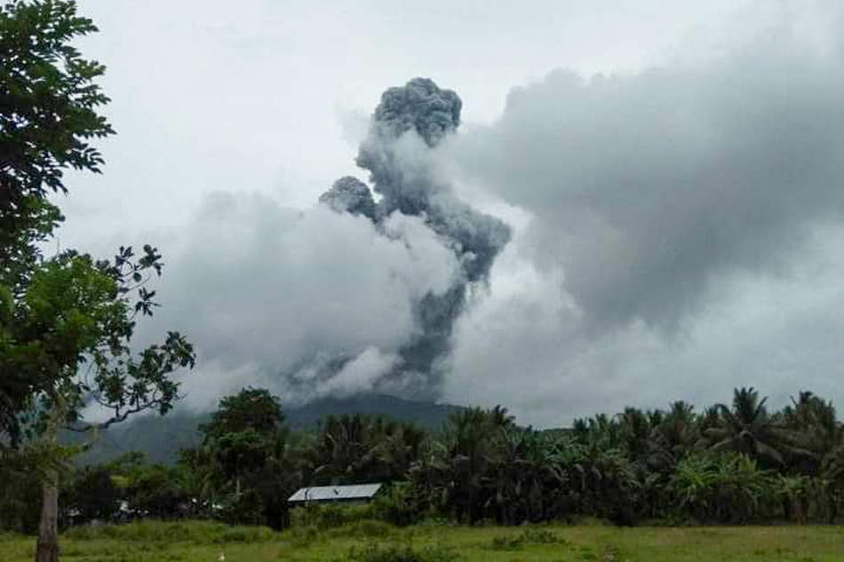 Bulusan volcano emits a steam-rich grey plume at least 1 kilometer tall, in Sorsogon on June 5, 2022. Phivolcs has placed the volcano under Alert Level 1 following a phreatic eruption there Sunday. Courtesy: Ruben Basilio