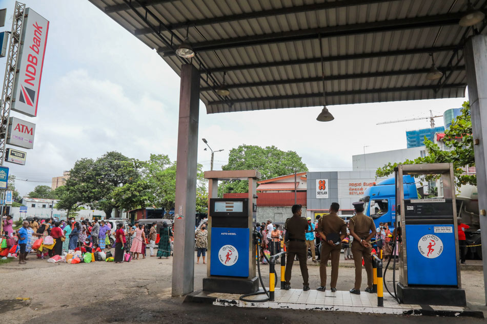 Sri Lankan cops guard gas station amid crisis