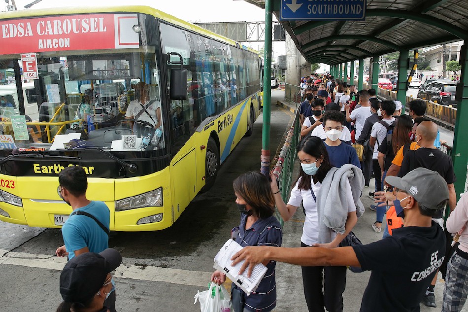 Commuters at the EDSA bus carousel in Cubao, Quezon City on April 13, 2022. George Calvelo, ABS-CBN News/File
