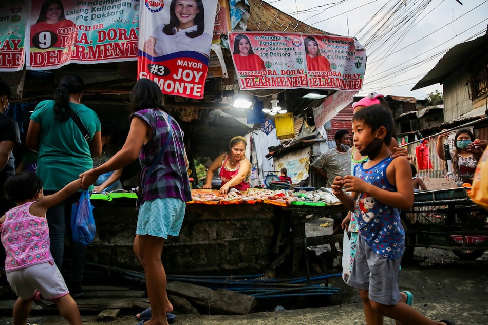 Members of urban poor group Kalipunan ng Damayang Mahihirap (Kadamay) hold a “price hike protest” at the San Roque Public Market in Quezon City on March 04, 2022. Jonathan Cellona, ABS-CBN News