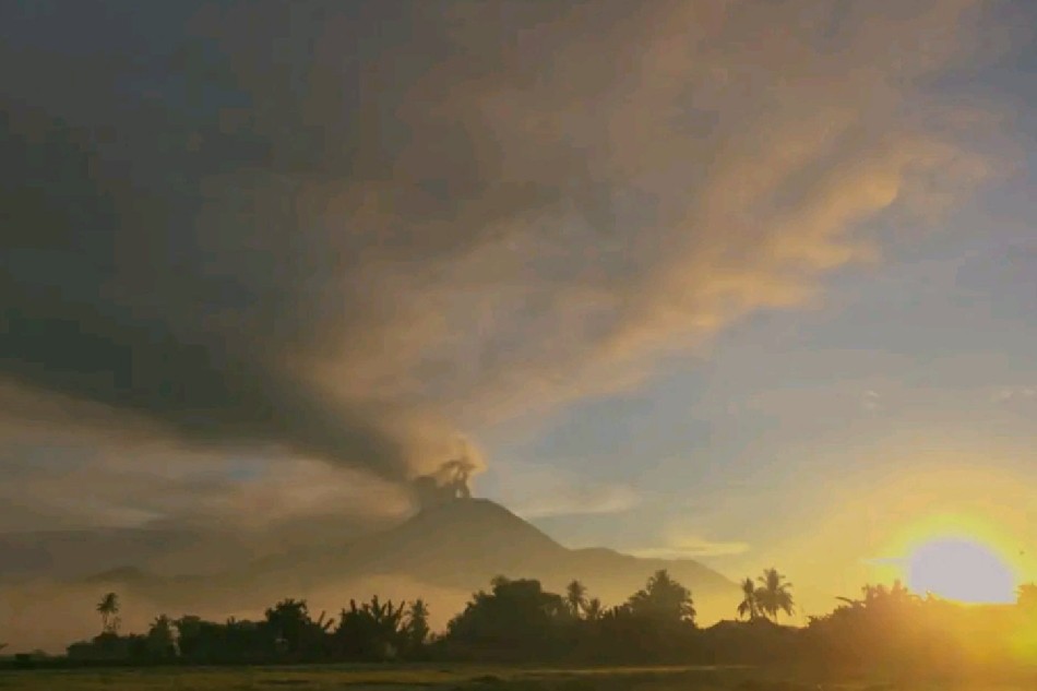 View of Mt. Bulusan on June 12, 2022 from Irosin, Sorsogon after its latest phreatic eruption. Photo courtesy of Ryan Laguilla