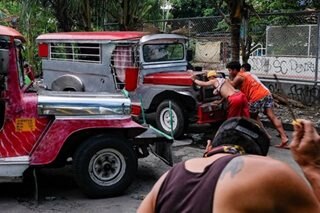 Jeepney drivers nananawagan ng solusyon sa hirap mula sa taas-presyo sa petrolyo