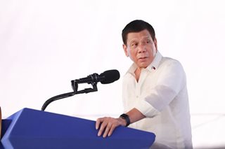 Duterte aminadong hirap na rin makabasa