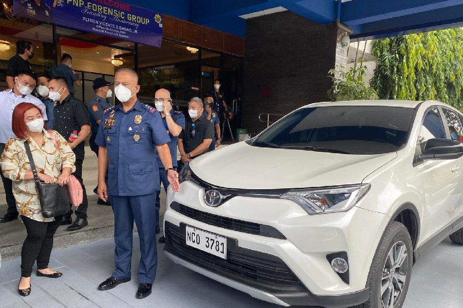  Police take custody of the SUV that ran over a security guard in a viral hit-and-run incident in Mandaluyong City on June 15, 2022. Raffy Santos, ABS-CBN News