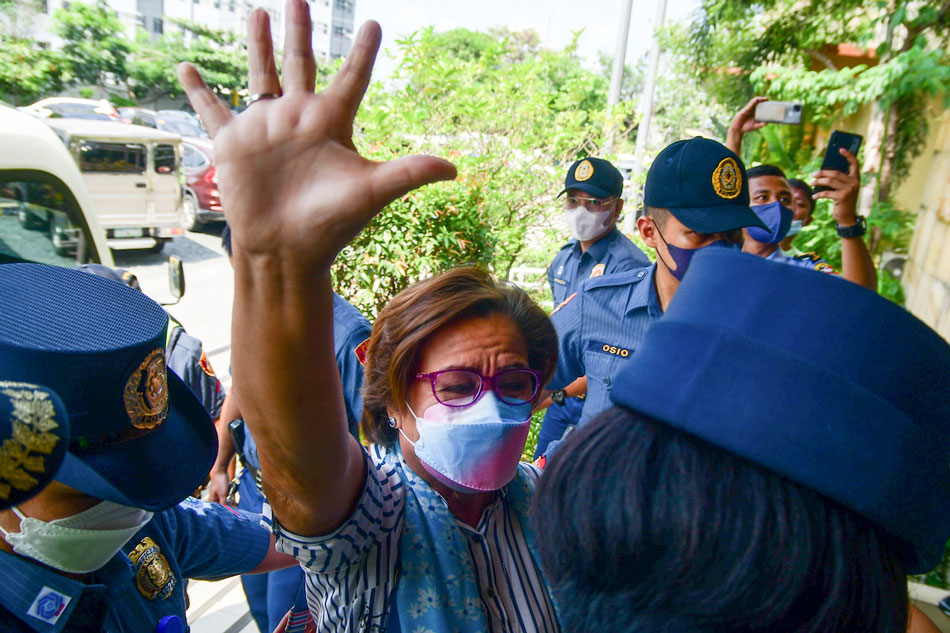 Sen. Leila de Lima arrives for a hearing of her case at the Muntinlupa Regional Trial Court in Muntinlupa City on June 13, 2022. Mark Demayo, ABS-CBN News