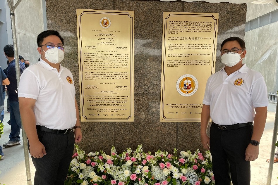 Immigration Commissioner Jaime Morente led the unveiling on June 16, 2022 of a commemorative marker at the Bureau of Immigration's new building along Macapagal Boulevard in Pasay City. Photo from the Bureau of Immigration