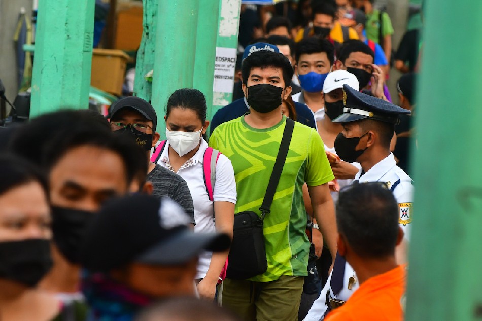 Commuters queue  ABS-CBN News