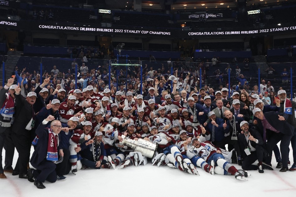 Colorado Avalanche coaches and players pose for a photo after defeating the Tampa Bay Lightning 2-1 in Game Six of the 2022 NHL Stanley Cup Final at Amalie Arena on June 26, 2022 in Tampa, Florida. Christian Petersen, Getty Images/AFP