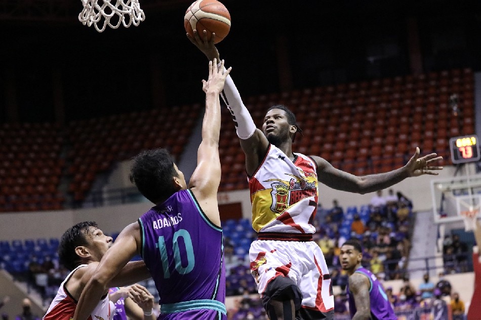 San Miguel guard CJ Perez in action against the Converge FiberXers in the 2022 PBA Philippine Cup. PBA Images.