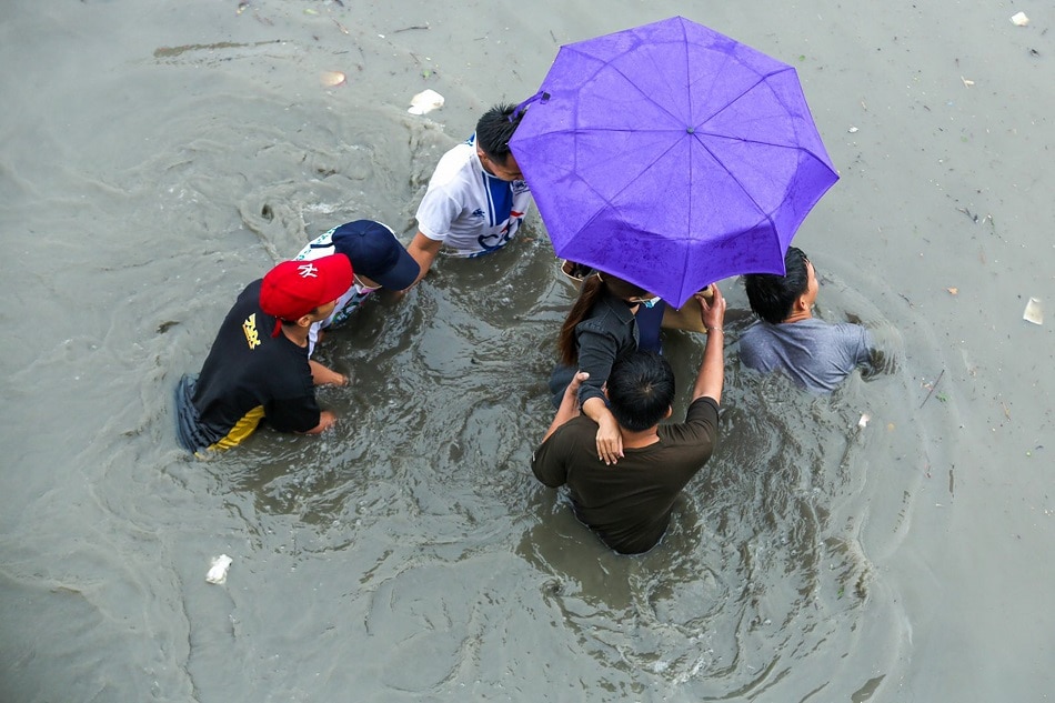 Commuters traverse the flooded portion of Alabang-Zapote Road in Las Piñas City on Sept. 8, 2021 due to rains brought by Severe Tropical Storm Jolina. Jonathan Cellona, ABS-CBN News/File