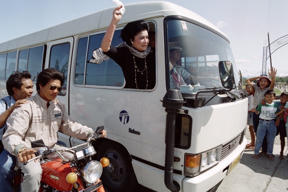 Former First lady Imelda Marcos waves a white handkerchief from a motorcade upon arrival in the hometown of former president Ferdinand Marcos, in Laoag on November 5, 1991. Manny Ceneta, AFP