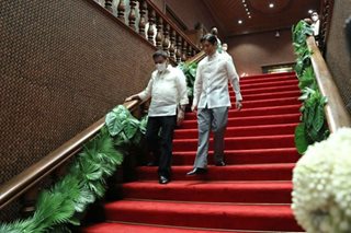 WATCH: Duterte descends Palace staircase 