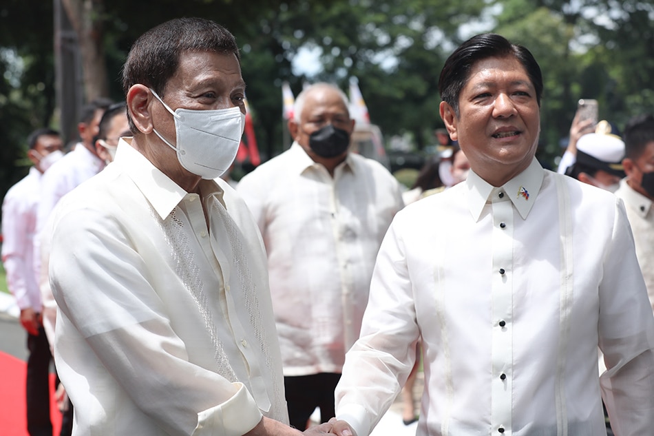 Duterte hinimok ang publiko na suportahan ang bagong Marcos admin