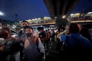 Commuters endure long lines at EDSA bus carousel amid rush hour