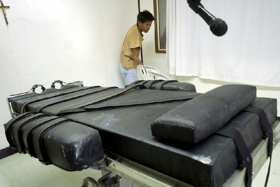 An inmate of the Philippine national prison prepares the lethal injection chamber at the National Penitentiary in Muntinlupa Jan. 9, 2004. Joel Nito, AFP/File 