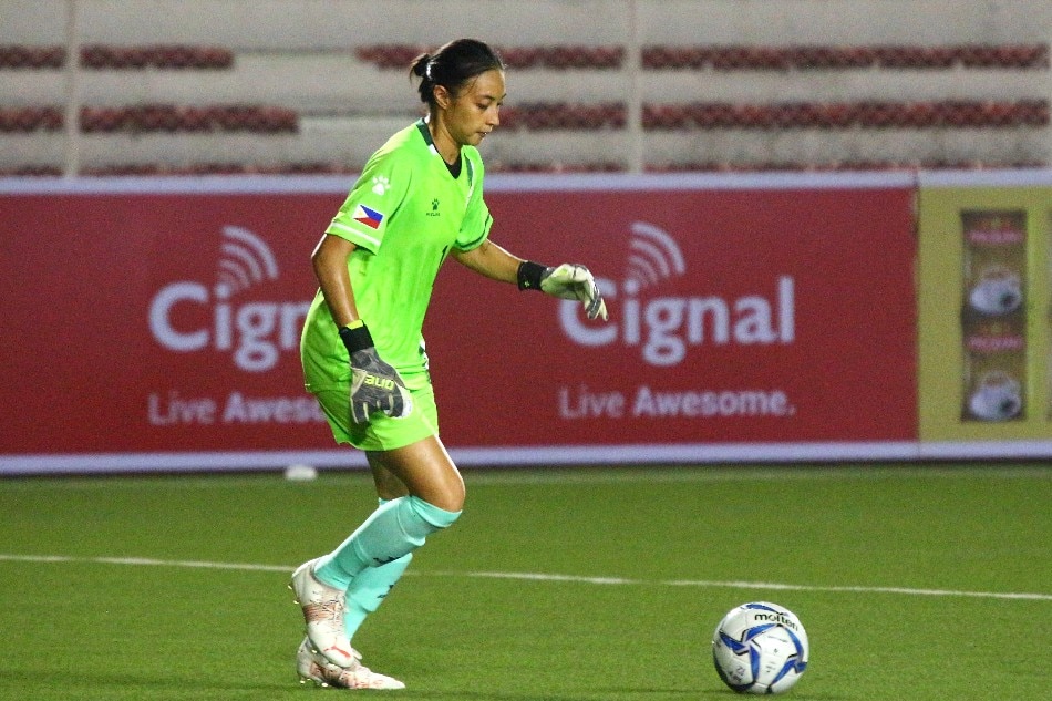 Inna Palacios in action for the Philippines against Singapore in the 2022 AFF Women's Championship. Photo courtesy of Mia Montayre