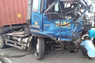 Trailer truck bumangga sa Delpan Bridge, 1 patay