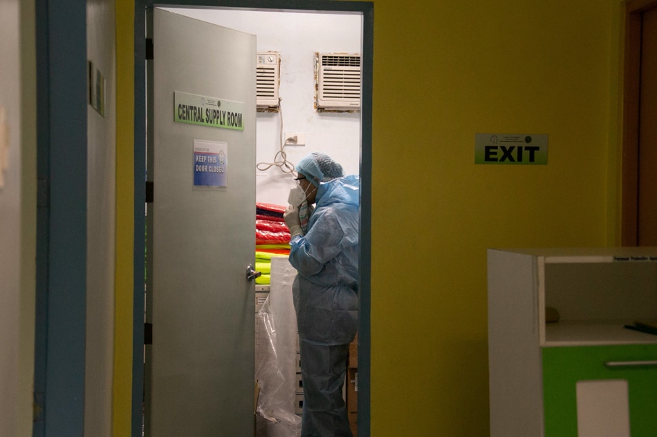 A nurse suits up for duty on May 8, 2020 as the operating room of the Quirino Memorial Medical Center Endoscopy Unit is temporarily used as the operating room for Covid-19 suspected cases. Gigie Cruz, ABS-CBN News