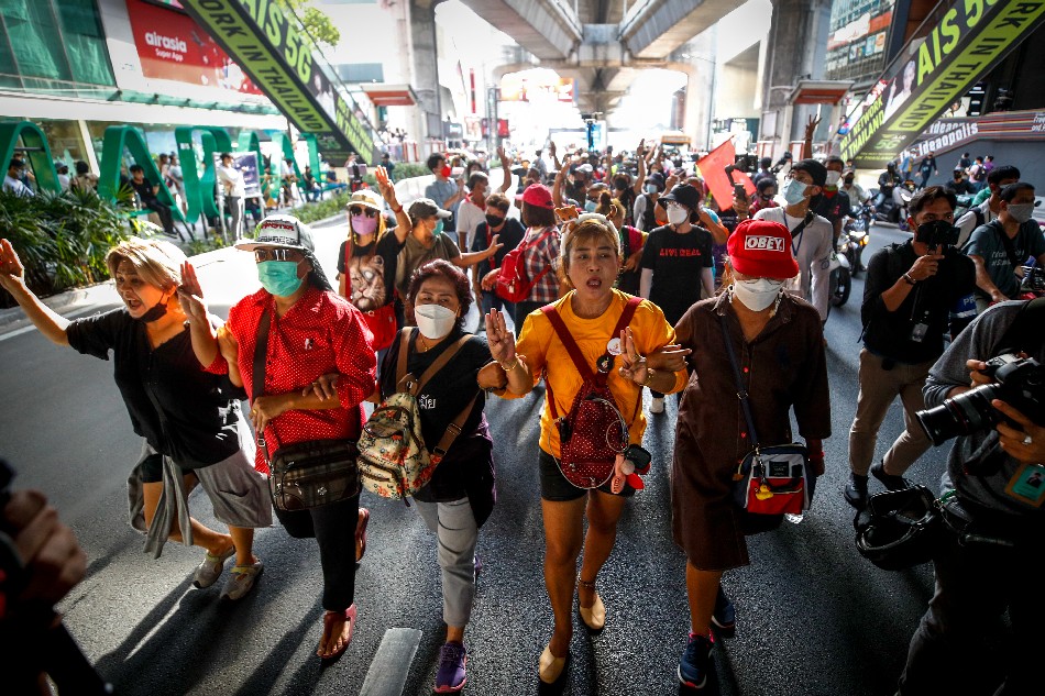 Anti-government protesters march towards the Royal Thai headquarters during a rally in Bangkok, Thailand, 18 June 2022. A small gathering of anti-government protesters marched to the Royal Thai headquarters to demand the resignation of Thai Prime Minister Prayut Chan-o-cha. Diego Azubel, EPA-EFE.