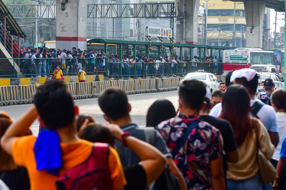 Commuters line up at the Monumento Station ABS-CBN News/File