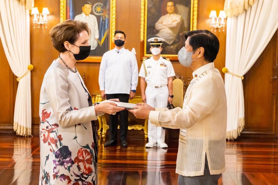 U.S. Ambassador to the Philippines MaryKay Loss Carlson presents her credentials to President Ferdinand R. Marcos, Jr. during a ceremony at the Malacañan Palace on July 22. Handout