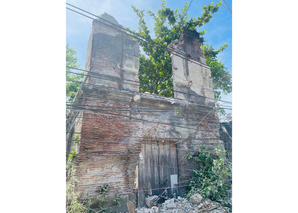 M7.0 quake damages heritage structures, churches 3
