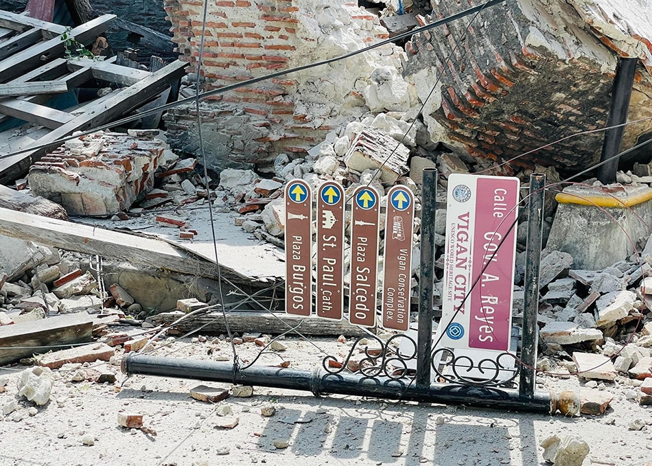 M7.0 quake damages heritage structures, churches 4