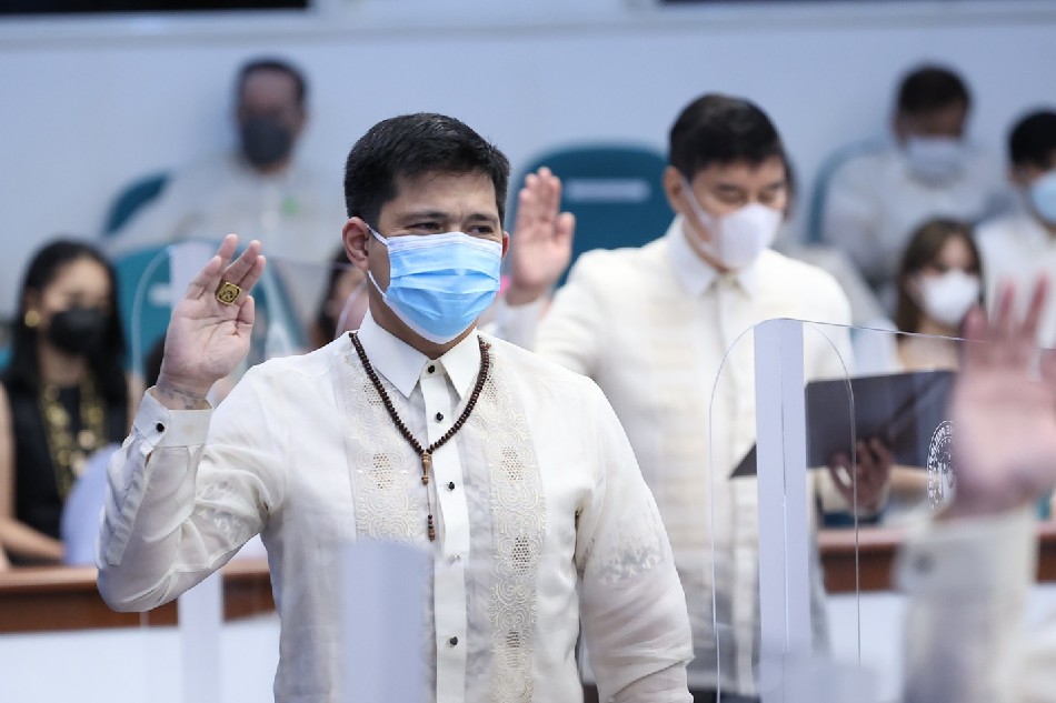 Sen. Robin Padilla took his oath as the Senate opened its First Regular Session of the 19th Congress on July 25, 2022. (Senate PRIB)