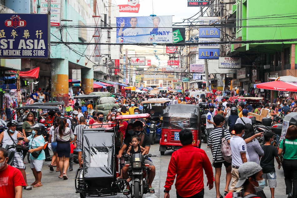 Shoppers head to Carriedo Street in Manila on December 23 for some last minute shopping as Christmas fast approaches. Jonathan Cellona, ABS-CBN News