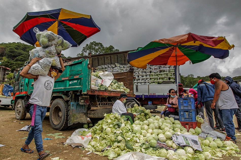 A temporary vegetable trading post near the area known as Barangay Puguis in La Trinidad, Benguet during the coronavirus lockdown in Luzon on April 15, 2020. Jonathan Cellona, ABS-CBN News/File