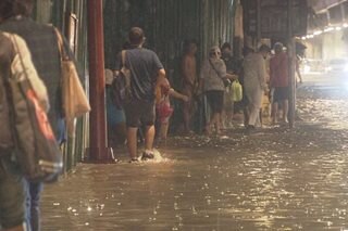 Ilang motorista na-stranded sa baha sa Maynila