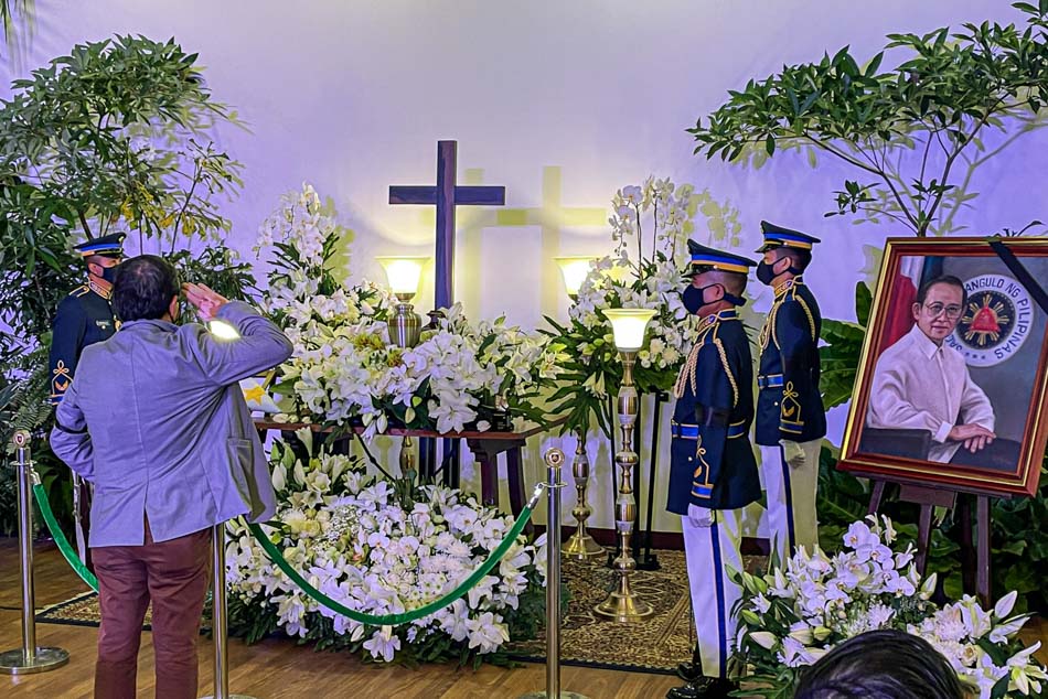 People pay their last respects to the late President Fidel V. Ramos at the Heritage Memorial Park in Taguig City on Aug. 7, 2022, the start of public viewing. Jire Carreon, ABS-CBN News